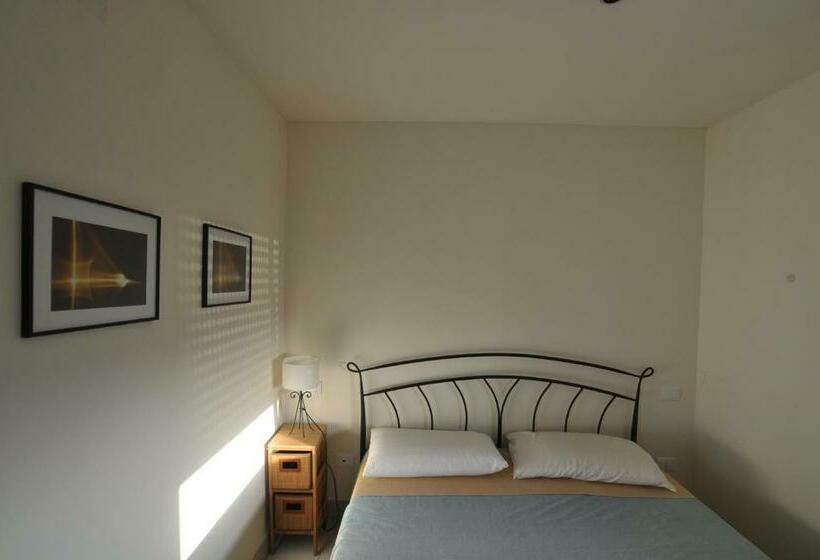 סוויטה נוף לים, Art House Quartu   Margine Rosso