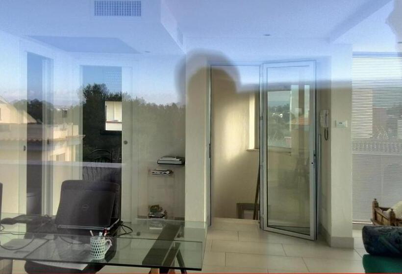 סוויטה נוף לים, Art House Quartu   Margine Rosso