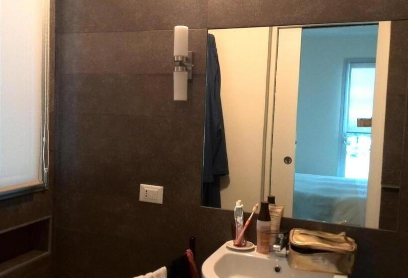 חדר סטנדרט נוף לים עם מרפסת, Art House Quartu   Margine Rosso