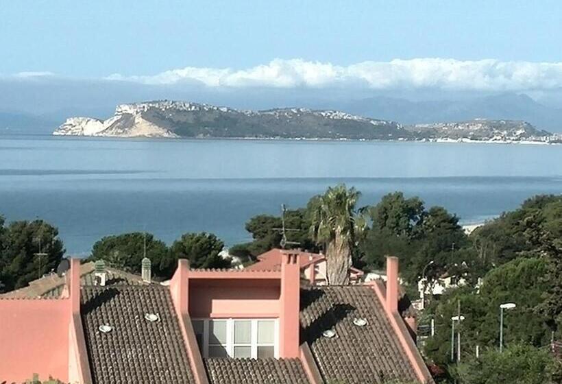 חדר סטנדרט נוף לים עם מרפסת, Art House Quartu   Margine Rosso