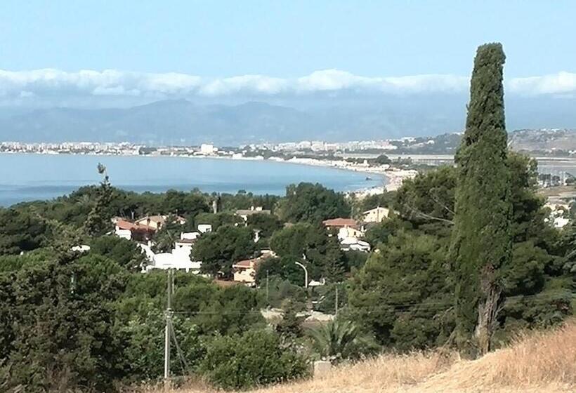 דירת חדר, Art House Quartu   Margine Rosso