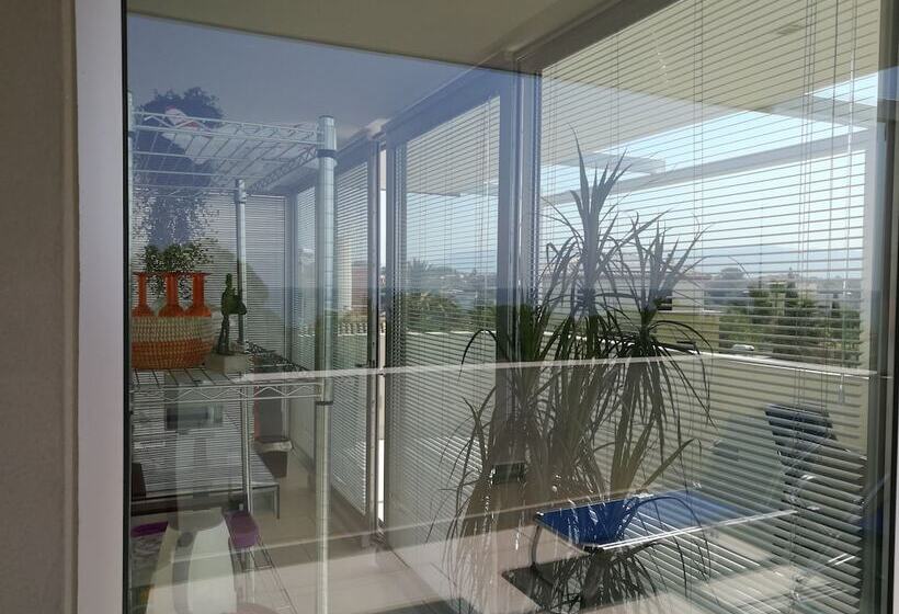 סוויטה נוף לים, Art House Quartu   Margine Rosso