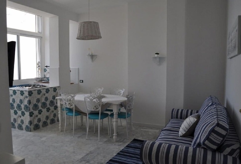 جناح مطلّ علي البحر, I Citri