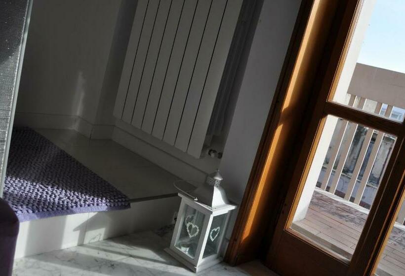 غرفة إقتصادية مطلة علي البحر, I Citri