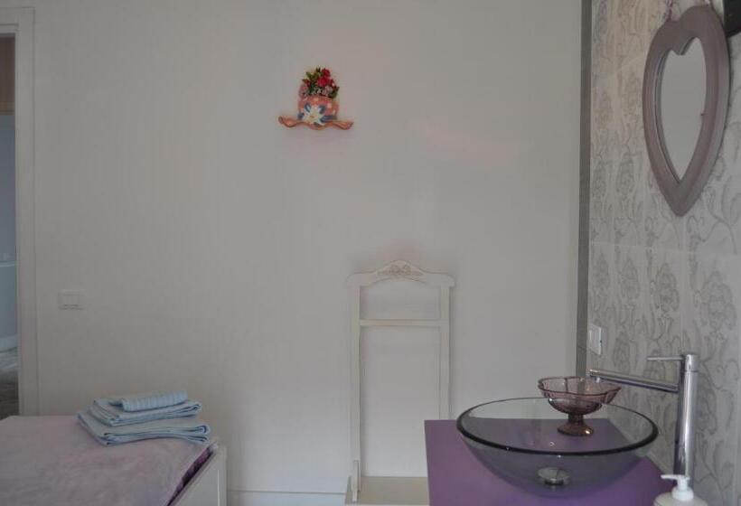 غرفة إقتصادية مطلة علي البحر, I Citri