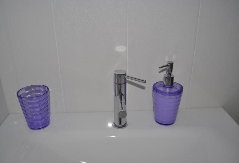 غرفة إقتصادية مطلة علي البحر, I Citri