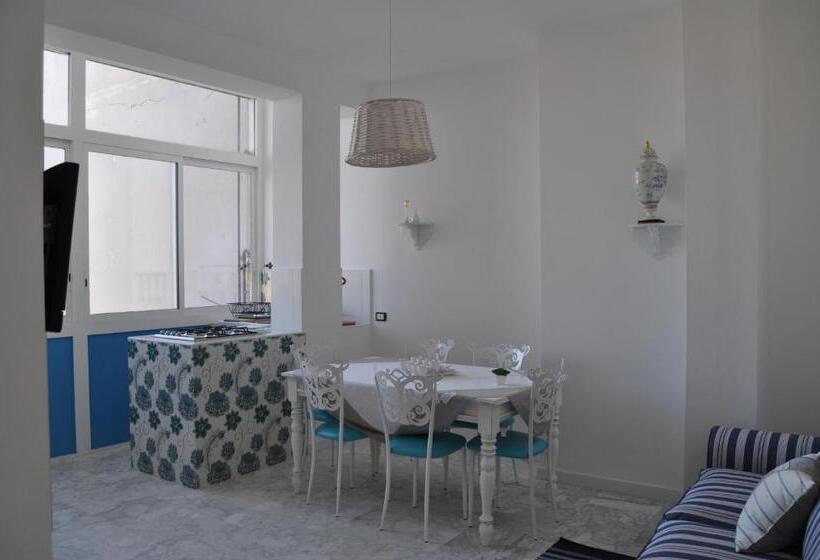 جناح مطلّ علي البحر, I Citri