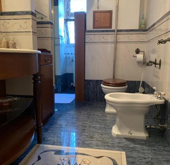 דירת חדר נוף לים, I Citri