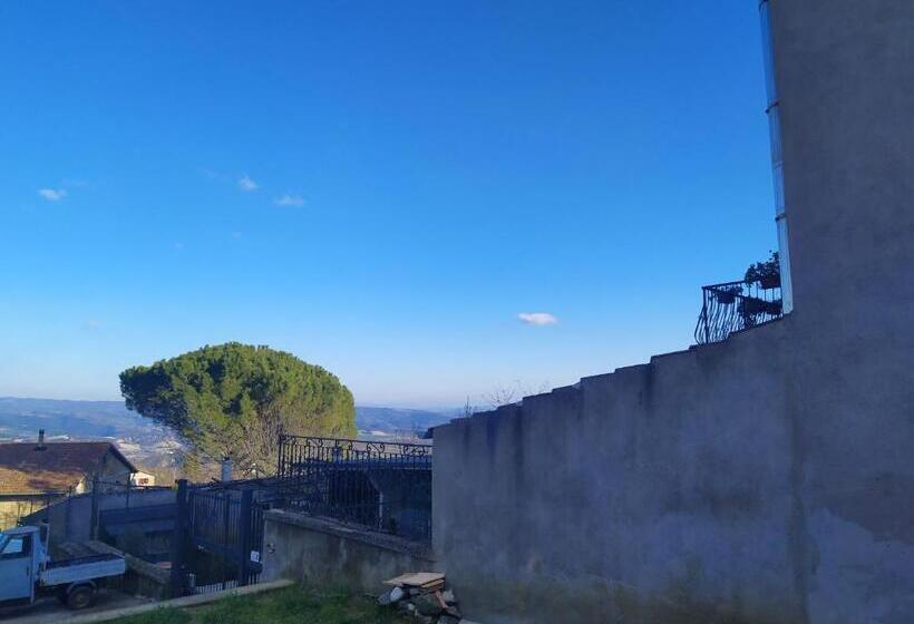 1间卧室的房子, La Collina