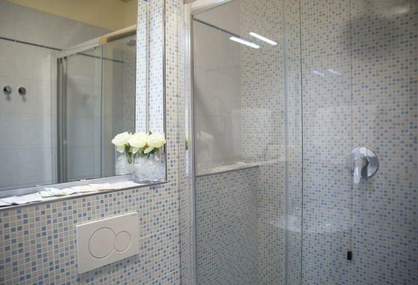 Standard Szoba, Brasile