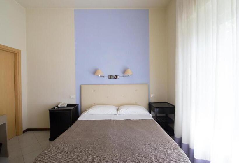 Standard Szoba, Brasile