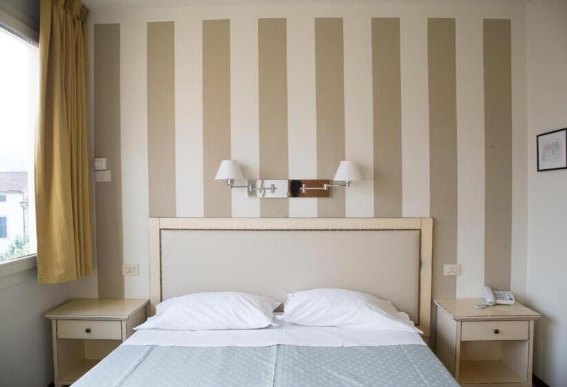 Standard Szoba, Brasile