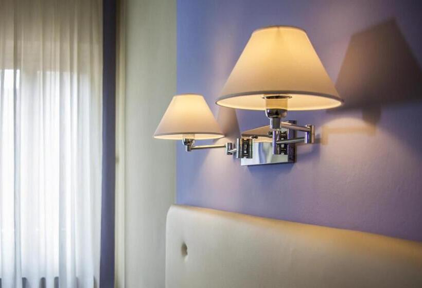 Standard Szoba, Brasile