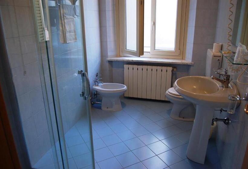 Standard Szoba, Brasile