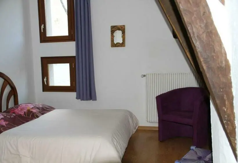 スタンダードルーム, Hôtel Auberge Du Combaïre