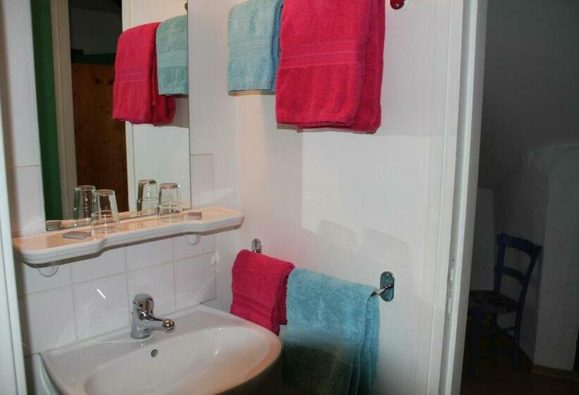 غرفة قياسية, Hôtel Auberge Du Combaïre