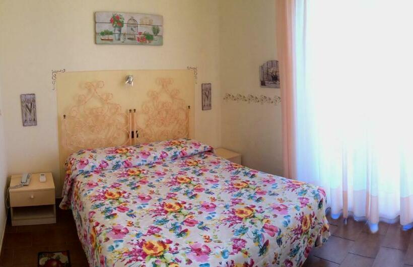 스탠다드 룸 측면 바다 전망, Lungomare