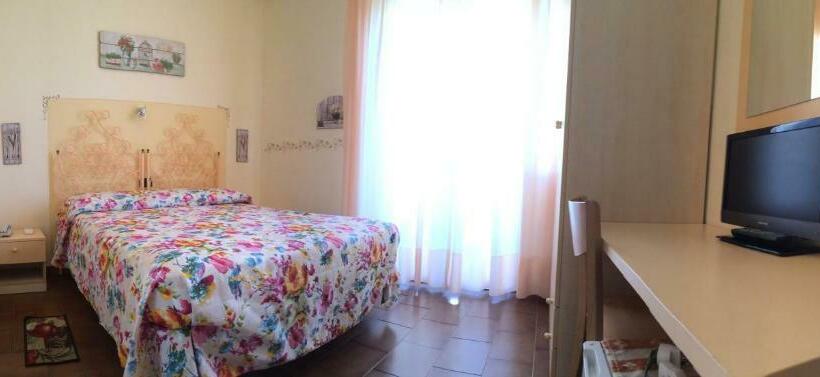 스탠다드 룸 측면 바다 전망, Lungomare