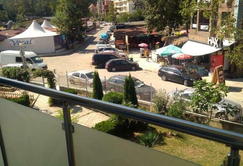 غرفة قياسية مزوَّدة بشُرفة, Park 1