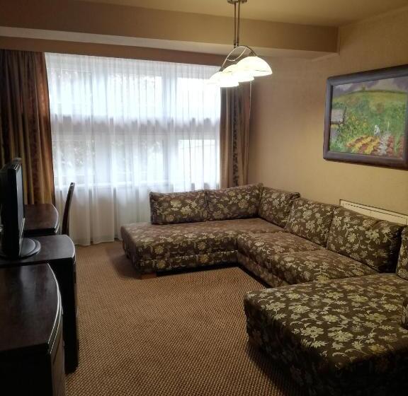 سوییت خانوادگی, Penzion Benedikti