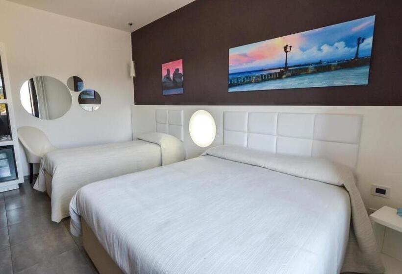 חדר סטנדרט לשלושה, Motel S.16