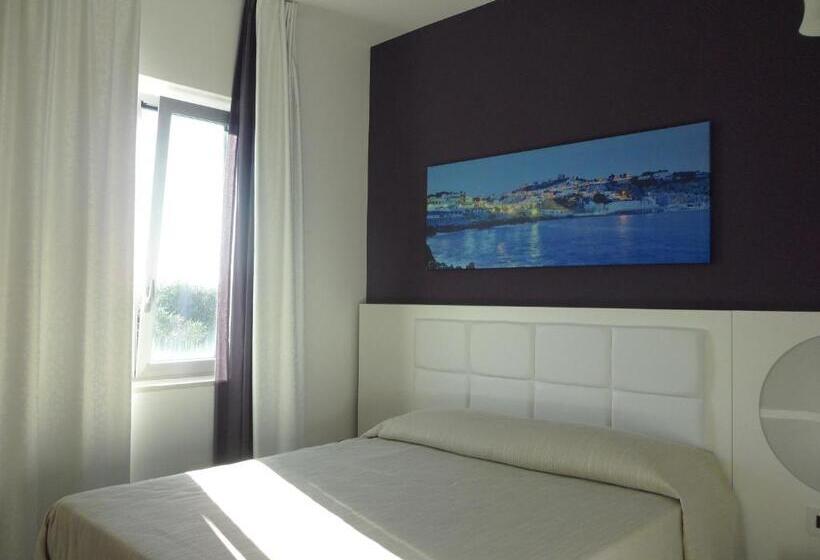 חדר סטנדרט לשלושה, Motel S.16