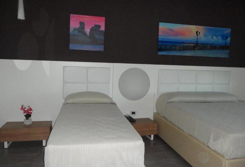 חדר סטנדרט לשלושה, Motel S.16