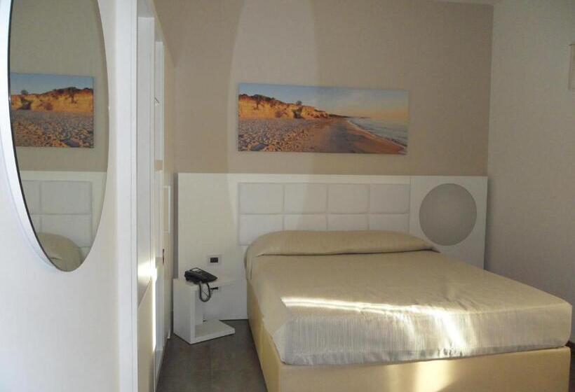 חדר סטנדרט לארבעה, Motel S.16