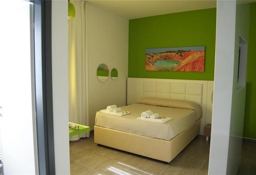 חדר סטנדרט לארבעה, Motel S.16