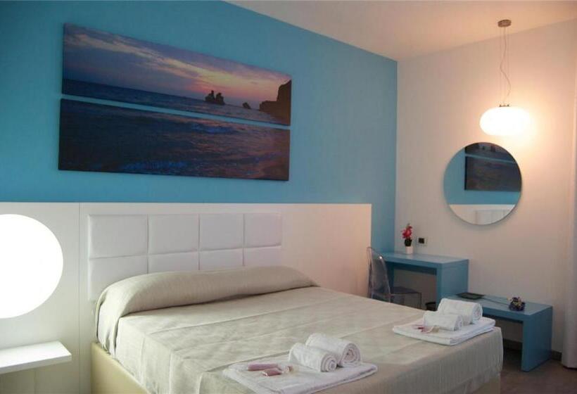 חדר סטנדרט לארבעה, Motel S.16