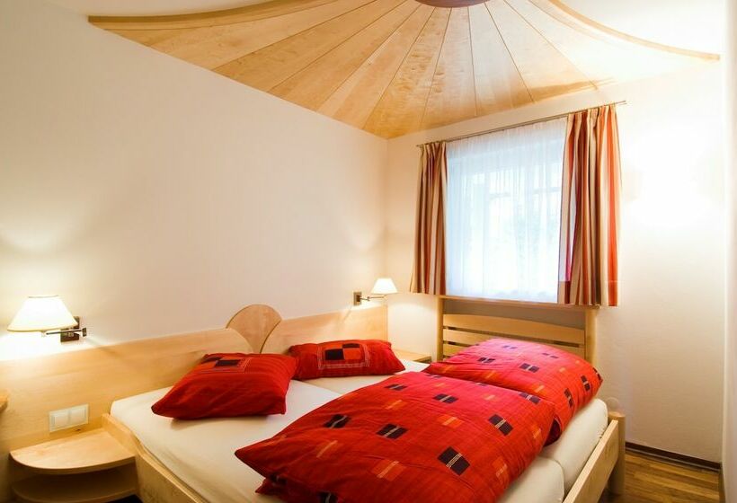 带阳台两卧公寓, Villa Anina