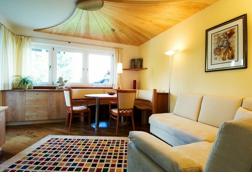 带阳台两卧公寓, Villa Anina