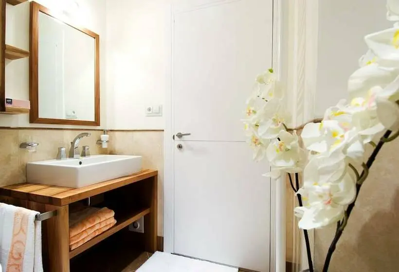 Huoneisto 2 Makuuhuonetta Parveke, Villa Anina