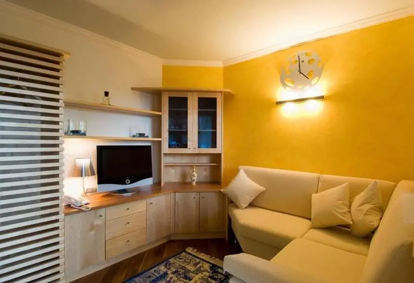 Standard-studio, Villa Anina