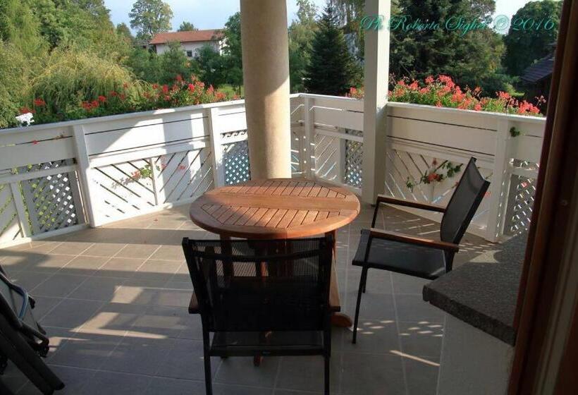 带阳台两卧公寓, Villa Anina