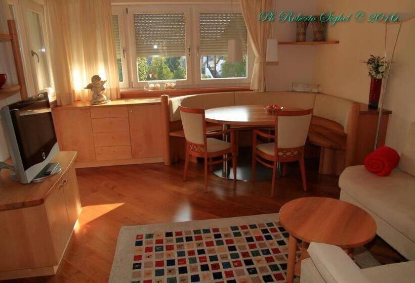 带阳台两卧公寓, Villa Anina