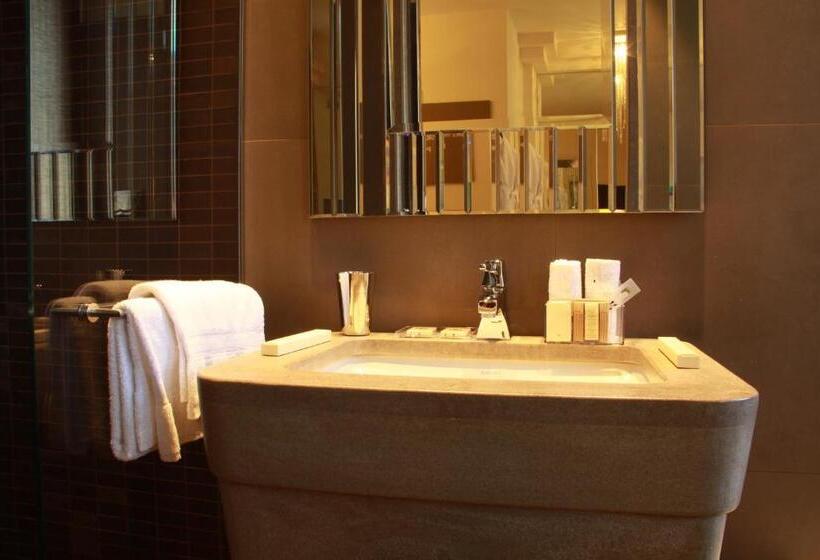Полулюкс, Balneum Boutique Hotel & B&b