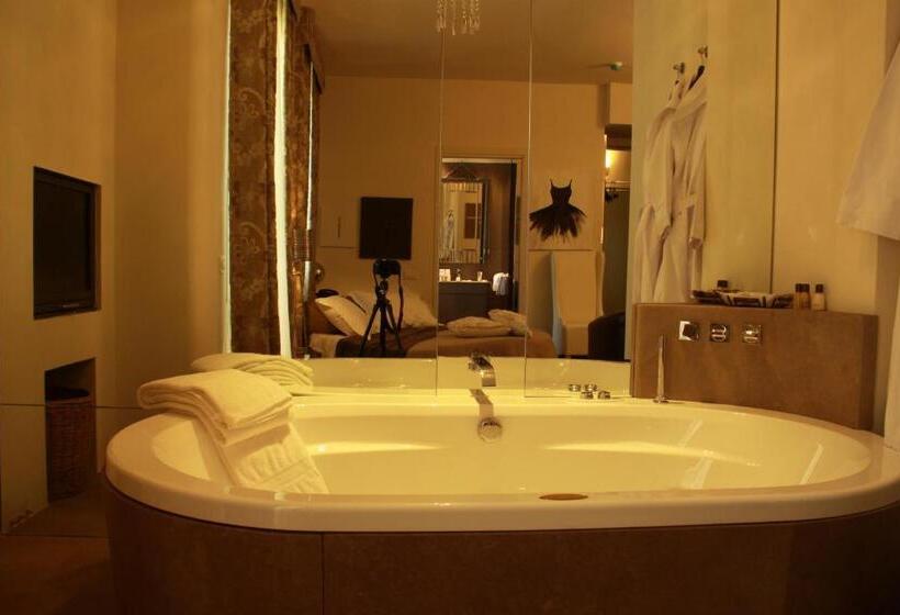 סוויטת ג'וניור, Balneum Boutique Hotel & B&b