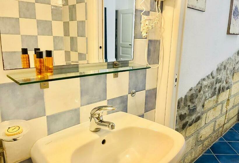 スタンダードルーム, Borgo Camicia In