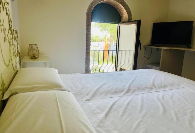 リバービュースーペリアールーム, Borgo Camicia In