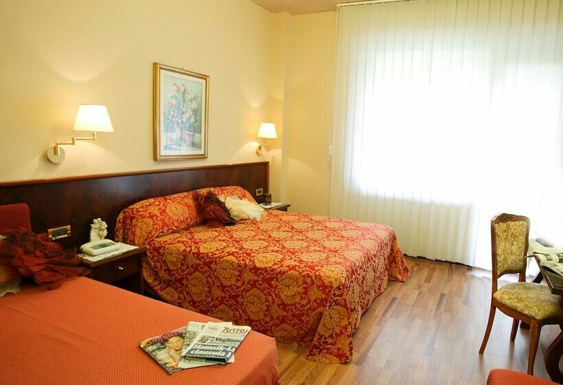 اتاق استاندارد چهارنفره با بالکن, Ambasciatori