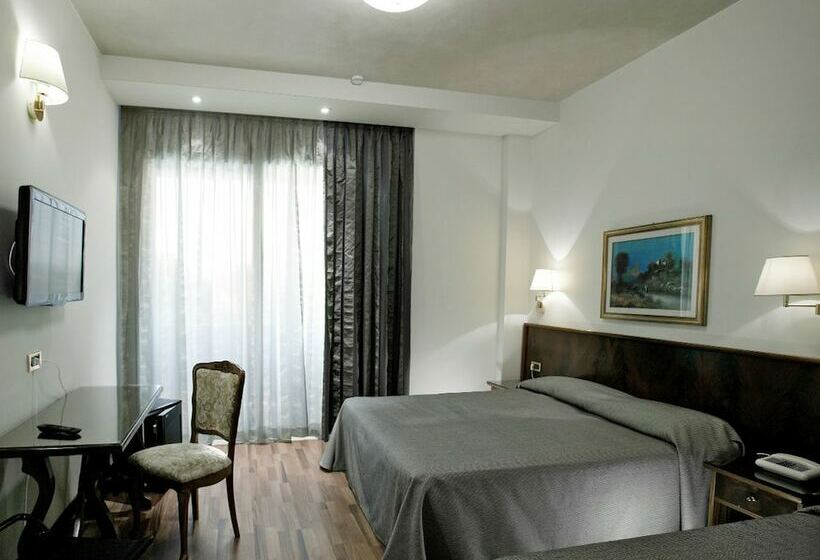 اتاق استاندارد سه تخته با بالکن, Ambasciatori