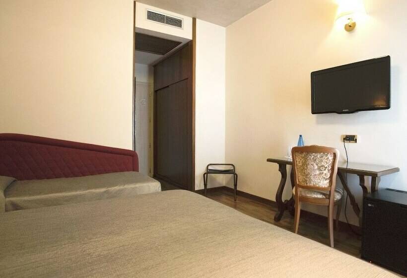 اتاق استاندارد سه تخته با بالکن, Ambasciatori