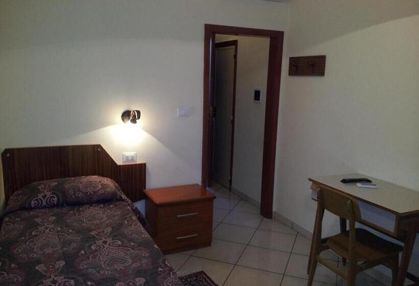 スタンダードシングルルーム, George