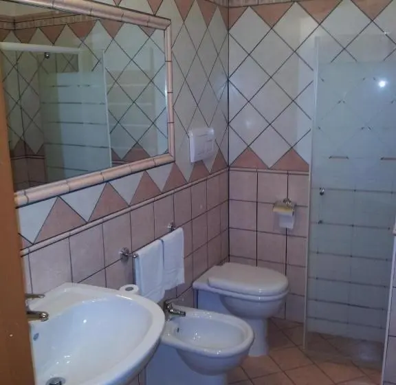 Standard Yhden Hengen Huone, George