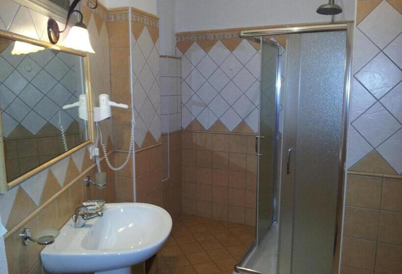 ベーシックトリプルルーム, George