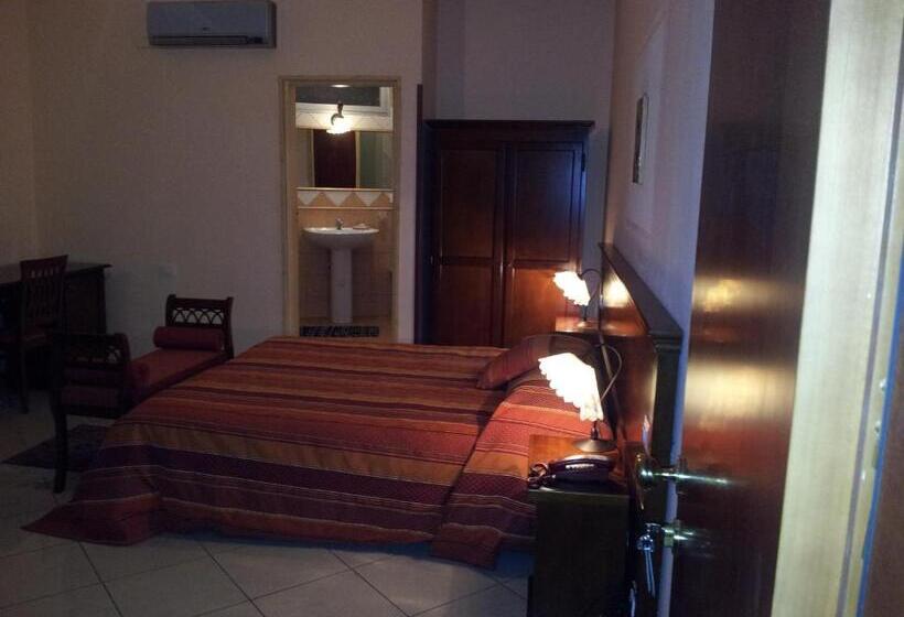 ベーシックトリプルルーム, George