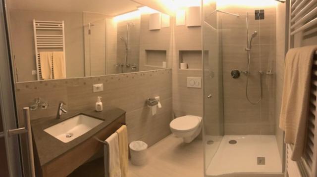 غرفة قياسية, Goldener Adler