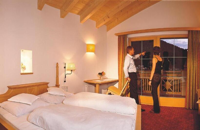 غرفة قياسية ثلاثية, Goldener Adler