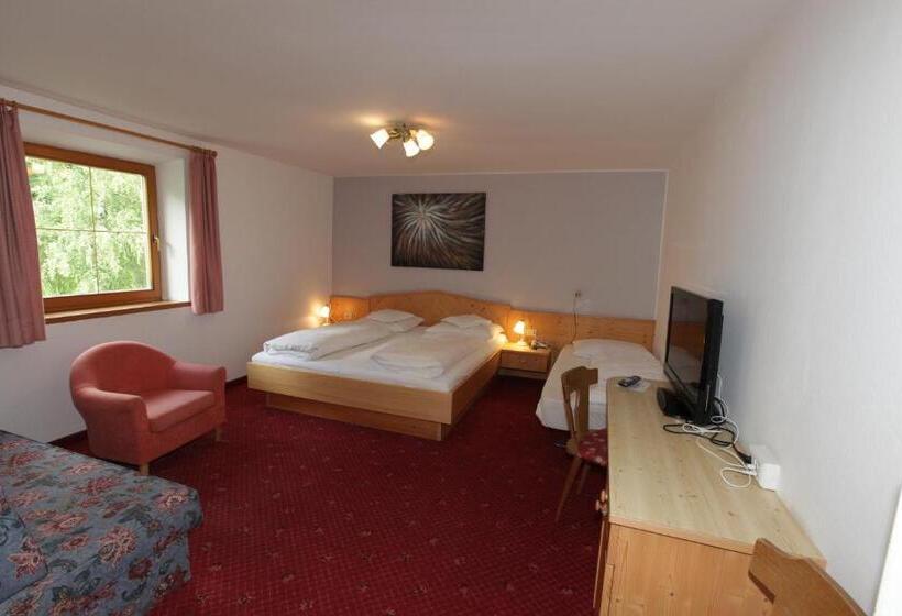 غرفة قياسية رباعية, Goldener Adler